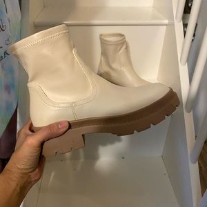 BEAUTIFUL SHOES SIZE 7 LIKE NEW